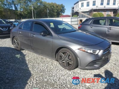 Czwarte zdjęcie samochodu z boku: 2019 MERCEDES-BENZ A 220 4MATIC VIN:WDD3G4FBXKW003485 - miniatura