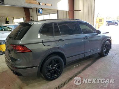 Trzecie zdjęcie samochodu z tyłu: 2024 VOLKSWAGEN TIGUAN SE R-LINE BLACK VIN:3VV8B7AX5RM226953 - miniatura