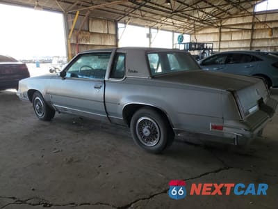 Drugie zdjęcie samochodu z przodu: 1983 OLDSMOBILE CUTLASS SUPREME BROUGHAM VIN:1G3AM47A2DM314679 - miniatura