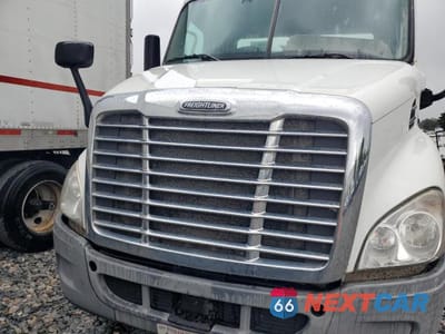 Zdjęcie 7 z 10 samochodu: 2016 FREIGHTLINER CASCADIA 113 SEMI TRUCK VIN:3AKBGADV2GSHB2532 - miniatura