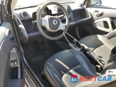 Zdjęcie 8 z 12 samochodu: 2012 SMART FORTWO PURE VIN:WMEEJ3BA8CK570588 - miniatura