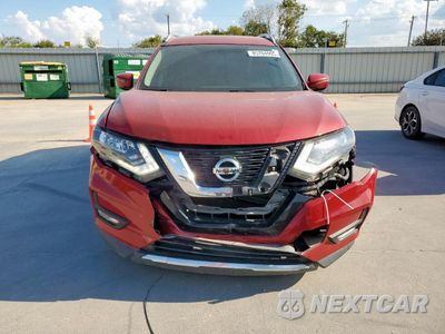 Piąte zdjęcie samochodu w środku: 2017 NISSAN ROGUE S VIN:JN8AT2MTXHW394342 - miniatura