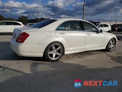 Trzecie zdjęcie samochodu z tyłu: 2010 MERCEDES-BENZ S 550 VIN:WDDNG7BB7AA296208 - miniatura