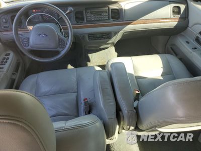 Zdjęcie 8 z 14 samochodu: 2004 FORD CROWN VICTORIA LX VIN:2FAFP74W84X150562 - miniatura