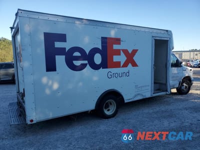 Czwarte zdjęcie samochodu z boku: 2021 FORD E-350 DELIVERY TRUCK VIN:1FDWE3FK4MDC25120 - miniatura