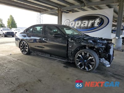 Czwarte zdjęcie samochodu z boku: 2024 BMW I5 EDRIVE 40 VIN:WBY33FK09RCR71786 - miniatura