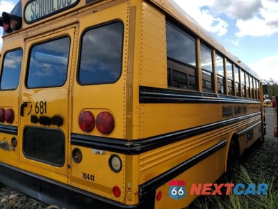 Czwarte zdjęcie samochodu z boku: 2006 THOMAS SAF-T-LINER C2 - SCHOOL BUS VIN:4UZAAXCS16CV84192 - miniatura