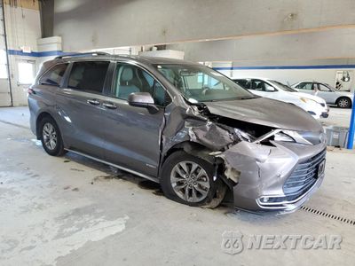 Czwarte zdjęcie samochodu z boku: 2021 TOYOTA SIENNA XLE VIN:5TDJRKEC5MS028288 - miniatura