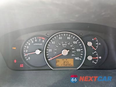 Zdjęcie 9 z 15 samochodu: 2009 KIA RONDO BASE VIN:KNAFG528X97222617 - miniatura