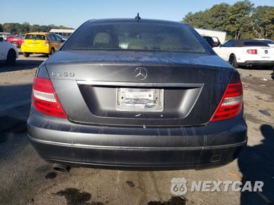 Zdjęcie 6 z 12 samochodu: 2013 MERCEDES-BENZ C 250 VIN:WDDGF4HB8DR285497 - miniatura