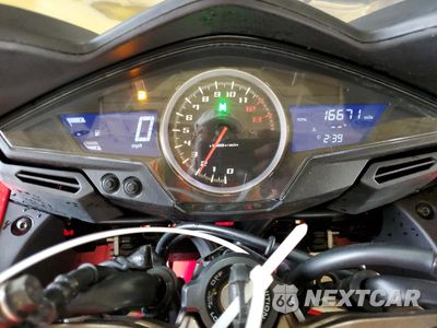Zdjęcie 7 z 10 samochodu: 2014 HONDA VFR800 F VIN:JH2RC7915EK000176 - miniatura