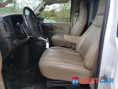 Zdjęcie 7 z 13 samochodu: 2021 CHEVROLET EXPRESS G2500 VIN:1GCWGAFP4M1302925 - miniatura
