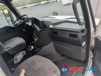 Piąte zdjęcie samochodu w środku: 2020 INTL LT625 - TRUCKS SEMI TRUCK VIN:3HSDZAPR7LN821858 - miniatura