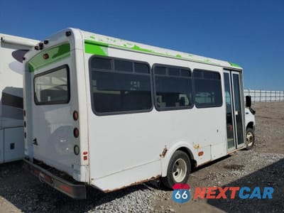 Czwarte zdjęcie samochodu z boku: 2017 FORD ECONOLINE E450 SUPER DUTY CUTAWAY VAN VIN:1FDFE4FS8HDC24936 - miniatura