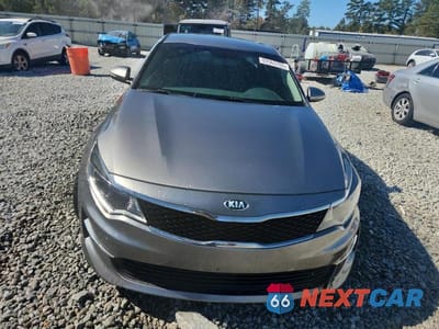 Piąte zdjęcie samochodu w środku: 2018 KIA OPTIMA LX VIN:5XXGT4L39JG232650 - miniatura