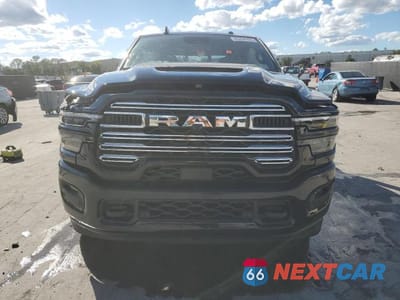 Piąte zdjęcie samochodu w środku: 2025 RAM 2500 LARAMIE VIN:3C63R5FL1SG506394 - miniatura