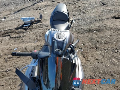 Piąte zdjęcie samochodu w środku: 2021 KAWASAKI EX650 M VIN:ML5EXEM12MDA30159 - miniatura