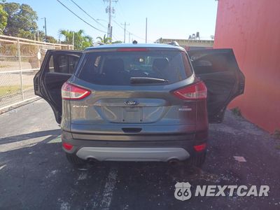 Trzecie zdjęcie samochodu z tyłu: 2016 FORD ESCAPE SE VIN:1FMCU0GX3GUC08862 - miniatura