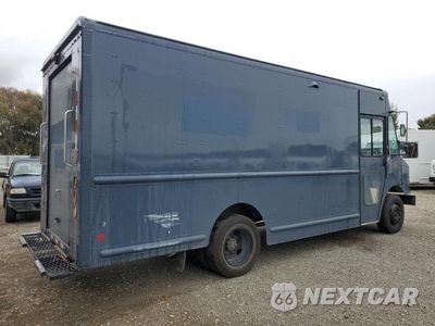 Trzecie zdjęcie samochodu z tyłu: 2020 FREIGHTLINER CHASSIS M LINE WALK-IN VAN VIN:4UZAC2EA8LCLZ6248 - miniatura