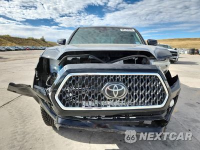 Piąte zdjęcie samochodu w środku: 2018 TOYOTA TACOMA DOUBLE CAB VIN:5TFCZ5AN3JX139090 - miniatura
