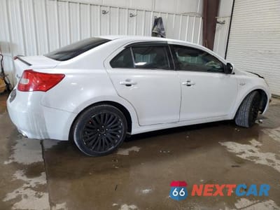 Trzecie zdjęcie samochodu z tyłu: 2012 SUZUKI KIZASHI SE VIN:JS2RF9A3XC6100827 - miniatura