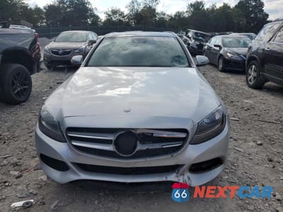 Piąte zdjęcie samochodu w środku: 2017 MERCEDES-BENZ C 300 VIN:55SWF4JB2HU196907 - miniatura