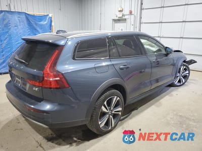 Trzecie zdjęcie samochodu z tyłu: 2025 VOLVO V60 CROSS COUNTRY PLUS VIN:YV4L12WK5S2150317 - miniatura