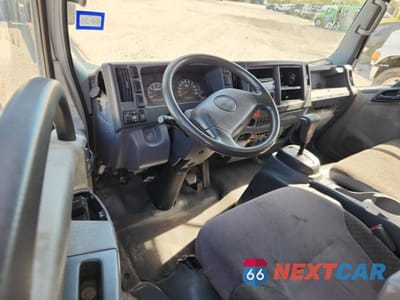 Zdjęcie 8 z 13 samochodu: 2015 ISUZU NPR HD BOX TRUCK VIN:54DC4W1B3FS801535 - miniatura