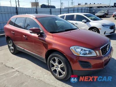 Czwarte zdjęcie samochodu z boku: 2011 VOLVO XC60 T6 VIN:YV4902DZ3B2176962 - miniatura