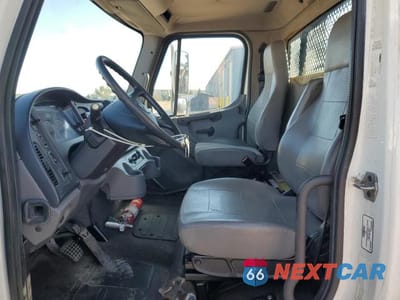 Zdjęcie 7 z 12 samochodu: 2014 FREIGHTLINER M2 106 MED - SEMI TRUCK VIN:3ALACXDT1EDFK1095 - miniatura