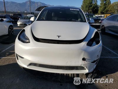 Piąte zdjęcie samochodu w środku: 2021 TESLA MODEL Y VIN:5YJYGDEE1MF090728 - miniatura