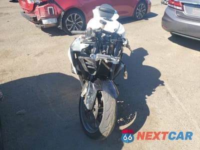 Drugie zdjęcie samochodu z przodu: 2011 SUZUKI GSX-R600 VIN:JS1GN7FA2B2102863 - miniatura