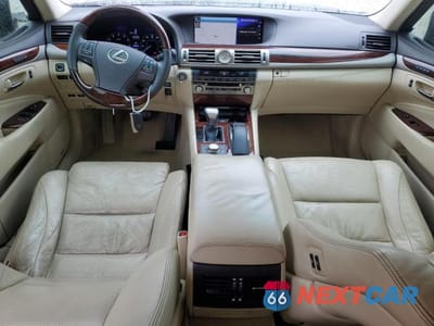 Zdjęcie 8 z 12 samochodu: 2016 LEXUS LS 460 VIN:JTHBL5EF9G5139713 - miniatura