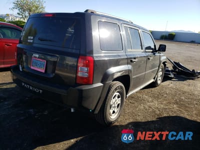 Trzecie zdjęcie samochodu z tyłu: 2008 JEEP PATRIOT SPORT VIN:1J8FT28W18D519013 - miniatura