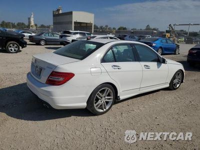 Trzecie zdjęcie samochodu z tyłu: 2013 MERCEDES-BENZ 300-CLASS VIN:WDDGF8AB1DA783752 - miniatura