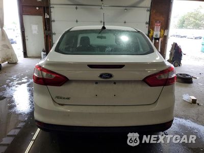 Zdjęcie 6 z 12 samochodu: 2014 FORD FOCUS S VIN:1FADP3E22EL104641 - miniatura