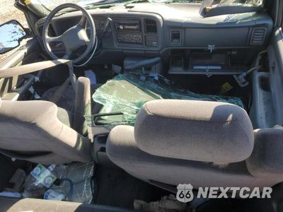 Zdjęcie 8 z 12 samochodu: 2001 GMC NEW SIERRA C1500 VIN:2GTEC19V111318085 - miniatura