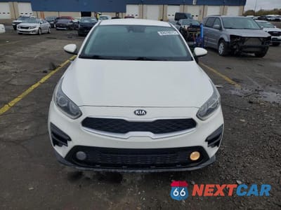 Piąte zdjęcie samochodu w środku: 2019 KIA FORTE FE VIN:3KPF24AD3KE121774 - miniatura
