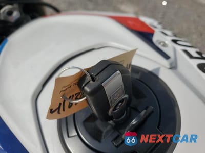 Zdjęcie 8 z 9 samochodu: 2024 BMW S 1000 R VIN:WB10E5305R6J96504 - miniatura