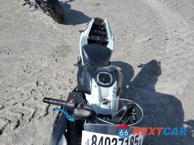 Piąte zdjęcie samochodu w środku: 2022 KAWASAKI EX650 N VIN:ML5EXEN10NDA72443 - miniatura