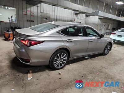 Trzecie zdjęcie samochodu z tyłu: 2021 LEXUS ES 250 BASE VIN:58AD11D11MU003600 - miniatura