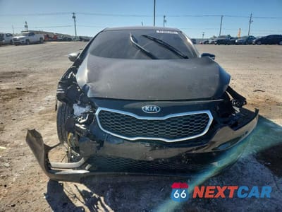 Piąte zdjęcie samochodu w środku: 2016 KIA FORTE LX VIN:KNAFK5A82G5599208 - miniatura