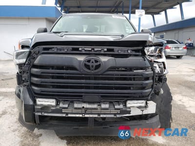 Piąte zdjęcie samochodu w środku: 2023 TOYOTA TUNDRA DOUBLE CAB SR VIN:5TFLA5DA8PX090753 - miniatura