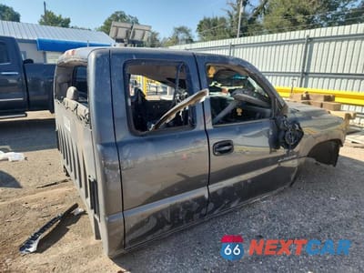 Trzecie zdjęcie samochodu z tyłu: 2002 CHEVROLET SILVERADO K2500 HEAVY DUTY VIN:1GCHK29GX2E262543 - miniatura