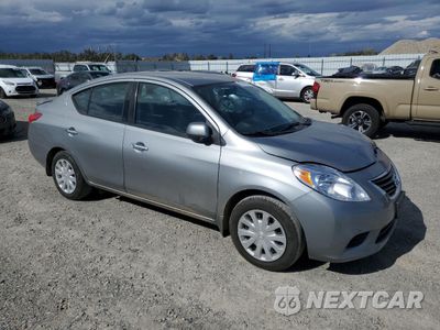 Czwarte zdjęcie samochodu z boku: 2014 NISSAN VERSA S VIN:3N1CN7AP3EL873130 - miniatura