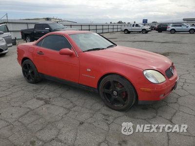 Czwarte zdjęcie samochodu z boku: 1999 MERCEDES-BENZ SLK 230 KOMPRESSOR VIN:WDBKK47F5XF088585 - miniatura
