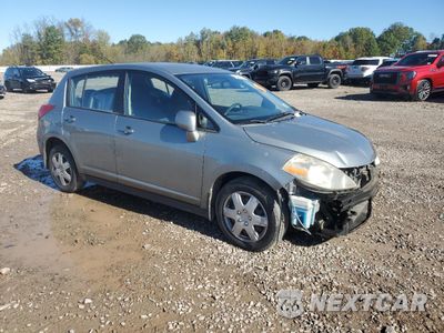 Czwarte zdjęcie samochodu z boku: 2008 NISSAN VERSA S VIN:3N1BC13E28L364628 - miniatura