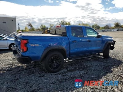 Trzecie zdjęcie samochodu z tyłu: 2024 CHEVROLET COLORADO TRAIL BOSS VIN:1GCPTEEK1R1231865 - miniatura