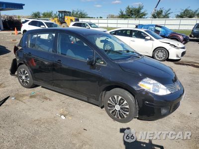 Czwarte zdjęcie samochodu z boku: 2009 NISSAN VERSA S VIN:3N1BC13E79L374492 - miniatura