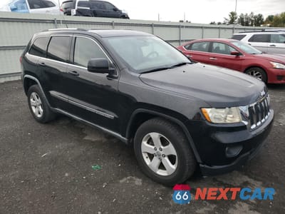 Czwarte zdjęcie samochodu z boku: 2011 JEEP GRAND CHEROKEE LAREDO VIN:1J4RR4GG2BC526519 - miniatura